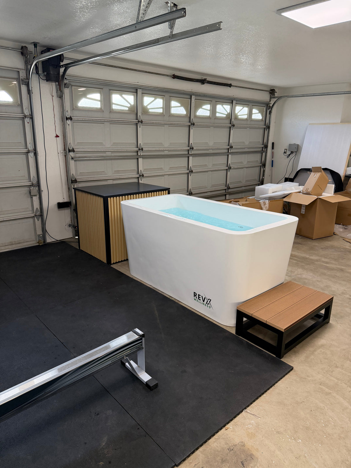 RevX Cold Plunge Tub + LUX Chiller – Full-Submersion Ice Bath for Serious Recovery