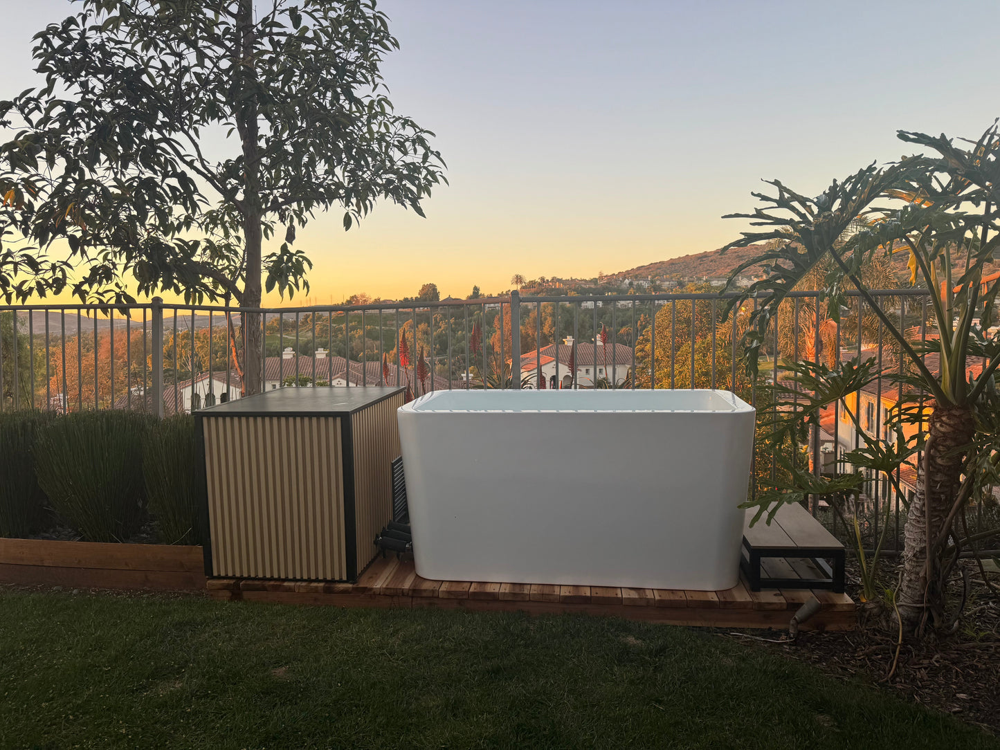 RevX Cold Plunge Tub + LUX Chiller – Full-Submersion Ice Bath for Serious Recovery